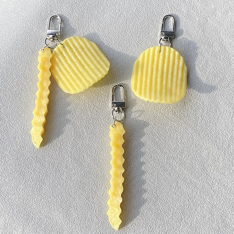 Gaming Console Keychain - 3D 美味しい揚げ物キーホルダー 波型ポテトチップスキーリング ソフトシリコン ウルフトゥースポテトペンダント フード愛好家向けジュエリーアクセサリーギフト